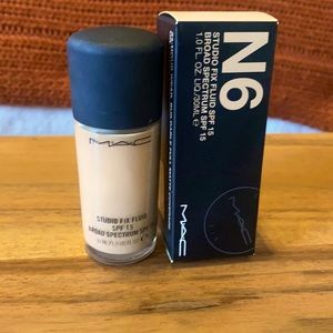 MAC Studio Fix Fluid Foundation color N6